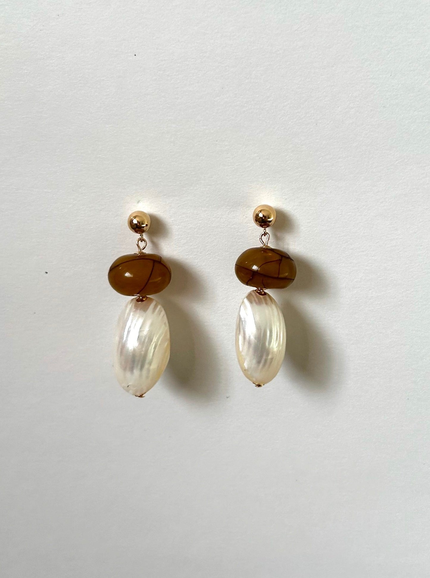Villa Earrings in Mother of Pearl
